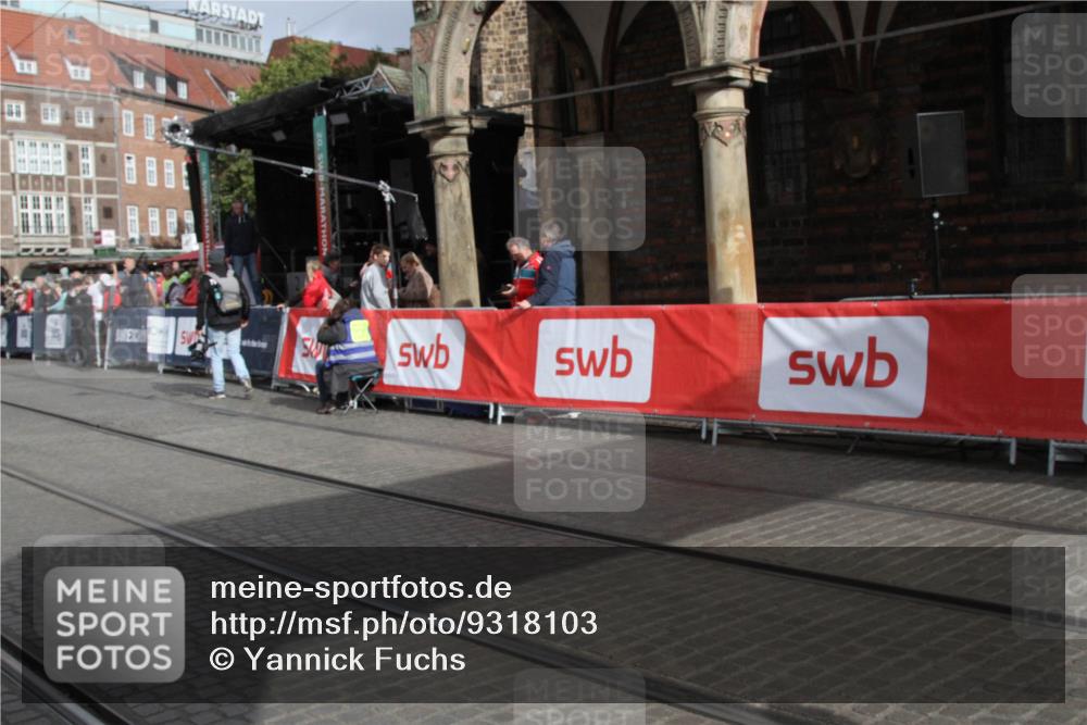 05.10.2025 - 20. swb-Marathon Bremen Yannick Fuchs http://msf.ph/oto/9318103 05.10.2025 11:17:27 Ziel 11008 meine-sportfotos.de