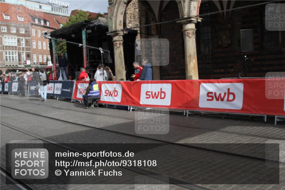 05.10.2025 - 20. swb-Marathon Bremen Yannick Fuchs http://msf.ph/oto/9318108 05.10.2025 11:17:29 Ziel 9805 meine-sportfotos.de