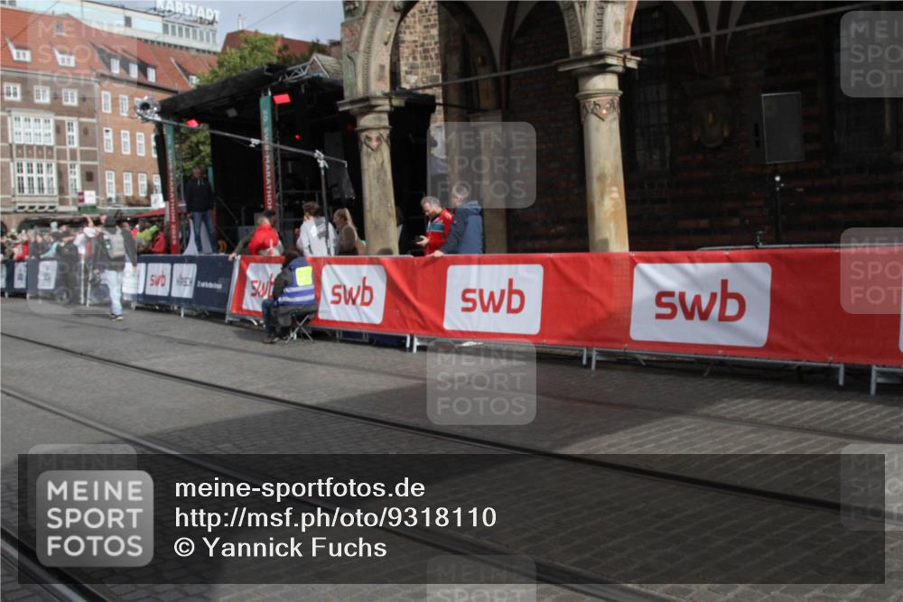 05.10.2025 - 20. swb-Marathon Bremen Yannick Fuchs http://msf.ph/oto/9318110 05.10.2025 11:17:30 Ziel 9805 meine-sportfotos.de