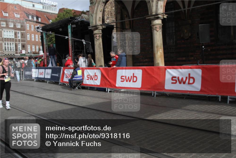 05.10.2025 - 20. swb-Marathon Bremen Yannick Fuchs http://msf.ph/oto/9318116 05.10.2025 11:17:32 Ziel 9805 meine-sportfotos.de
