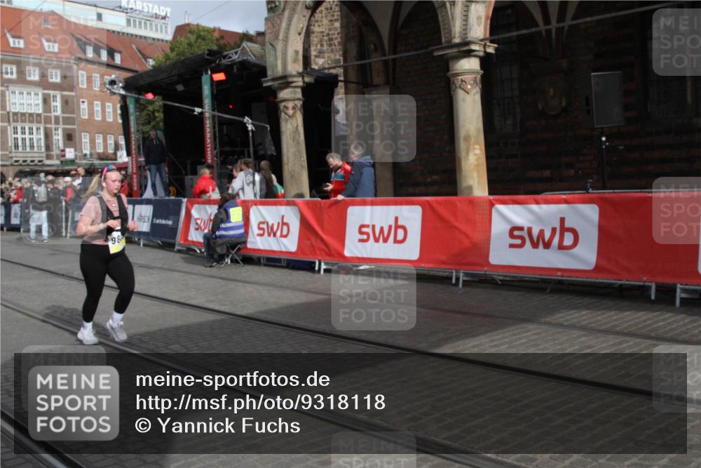 05.10.2025 - 20. swb-Marathon Bremen Yannick Fuchs http://msf.ph/oto/9318118 05.10.2025 11:17:32 Ziel 9805 meine-sportfotos.de