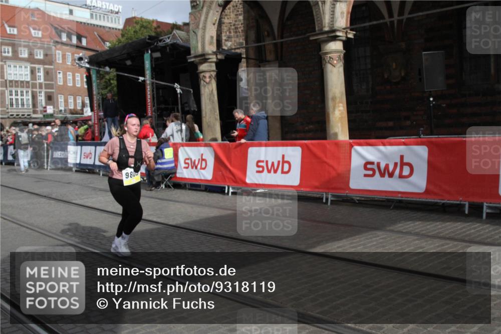 05.10.2025 - 20. swb-Marathon Bremen Yannick Fuchs http://msf.ph/oto/9318119 05.10.2025 11:17:33 Ziel 9805 meine-sportfotos.de