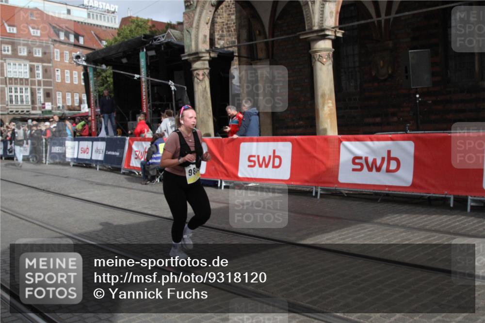 05.10.2025 - 20. swb-Marathon Bremen Yannick Fuchs http://msf.ph/oto/9318120 05.10.2025 11:17:33 Ziel 9805 meine-sportfotos.de