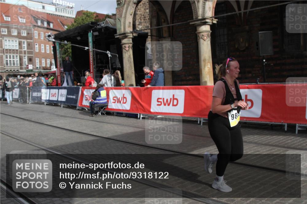 05.10.2025 - 20. swb-Marathon Bremen Yannick Fuchs http://msf.ph/oto/9318122 05.10.2025 11:17:34 Ziel 9805 meine-sportfotos.de