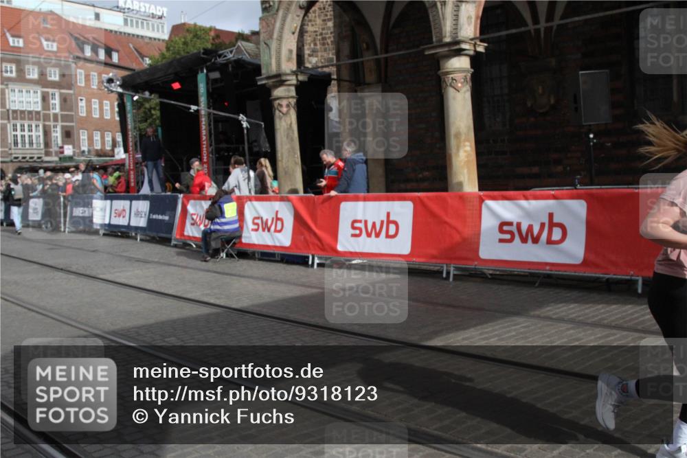 05.10.2025 - 20. swb-Marathon Bremen Yannick Fuchs http://msf.ph/oto/9318123 05.10.2025 11:17:34 Ziel 9805 meine-sportfotos.de