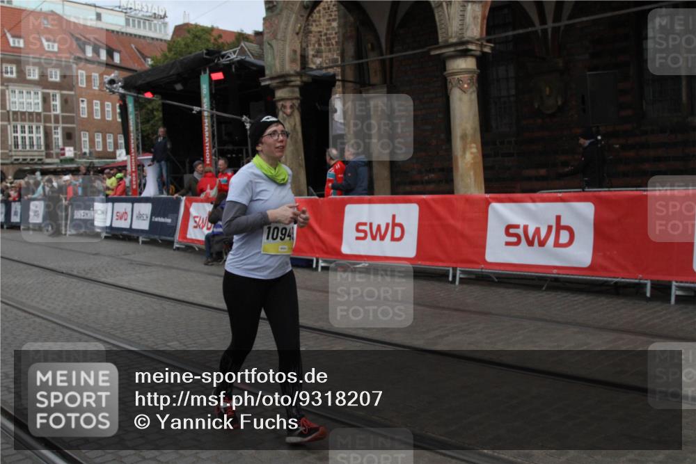 05.10.2025 - 20. swb-Marathon Bremen Yannick Fuchs http://msf.ph/oto/9318207 05.10.2025 11:18:03 Ziel 10808, 10949 meine-sportfotos.de