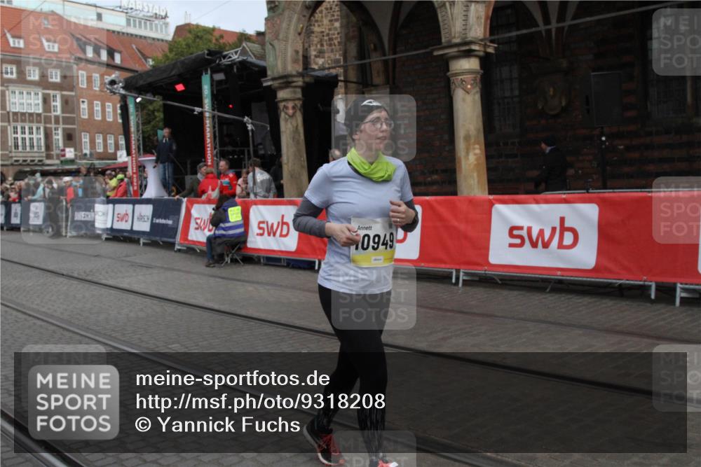 05.10.2025 - 20. swb-Marathon Bremen Yannick Fuchs http://msf.ph/oto/9318208 05.10.2025 11:18:03 Ziel 10808, 10949 meine-sportfotos.de