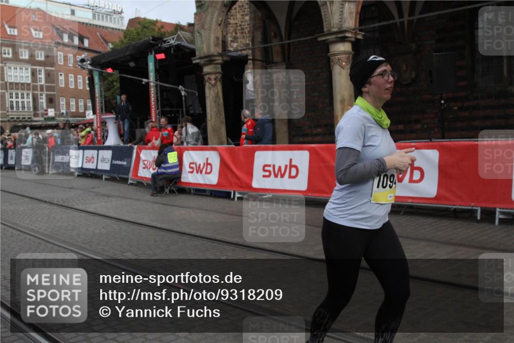05.10.2025 - 20. swb-Marathon Bremen Yannick Fuchs http://msf.ph/oto/9318209 05.10.2025 11:18:03 Ziel 10808, 10949 meine-sportfotos.de