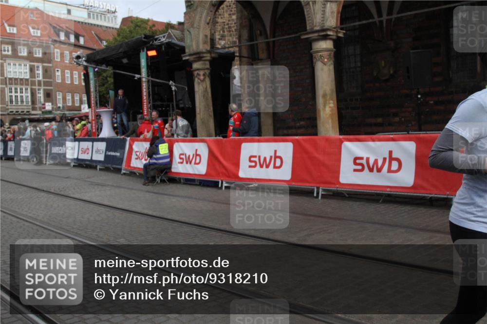 05.10.2025 - 20. swb-Marathon Bremen Yannick Fuchs http://msf.ph/oto/9318210 05.10.2025 11:18:04 Ziel 10808, 10949 meine-sportfotos.de