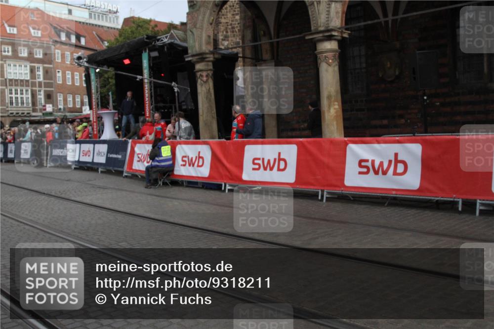 05.10.2025 - 20. swb-Marathon Bremen Yannick Fuchs http://msf.ph/oto/9318211 05.10.2025 11:18:04 Ziel 10808, 10949 meine-sportfotos.de