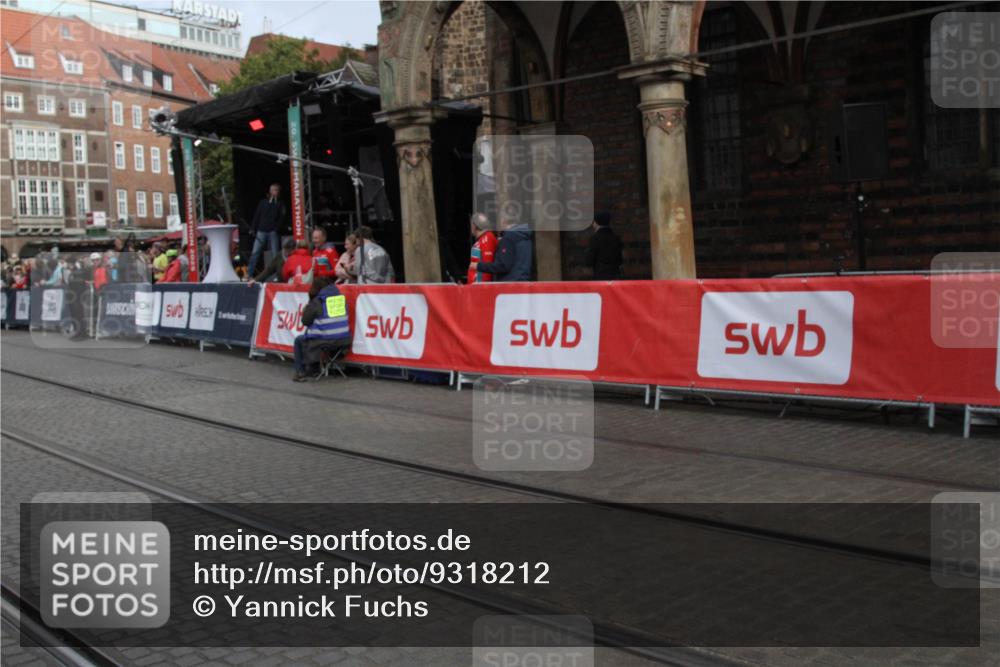 05.10.2025 - 20. swb-Marathon Bremen Yannick Fuchs http://msf.ph/oto/9318212 05.10.2025 11:18:04 Ziel 10808, 10949 meine-sportfotos.de