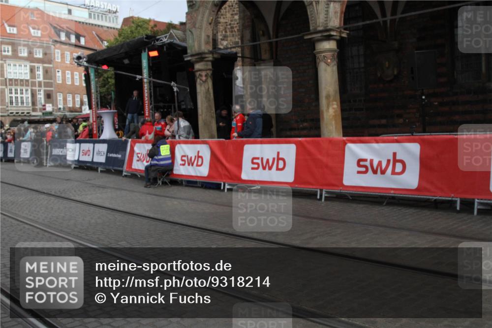 05.10.2025 - 20. swb-Marathon Bremen Yannick Fuchs http://msf.ph/oto/9318214 05.10.2025 11:18:05 Ziel 10808 meine-sportfotos.de