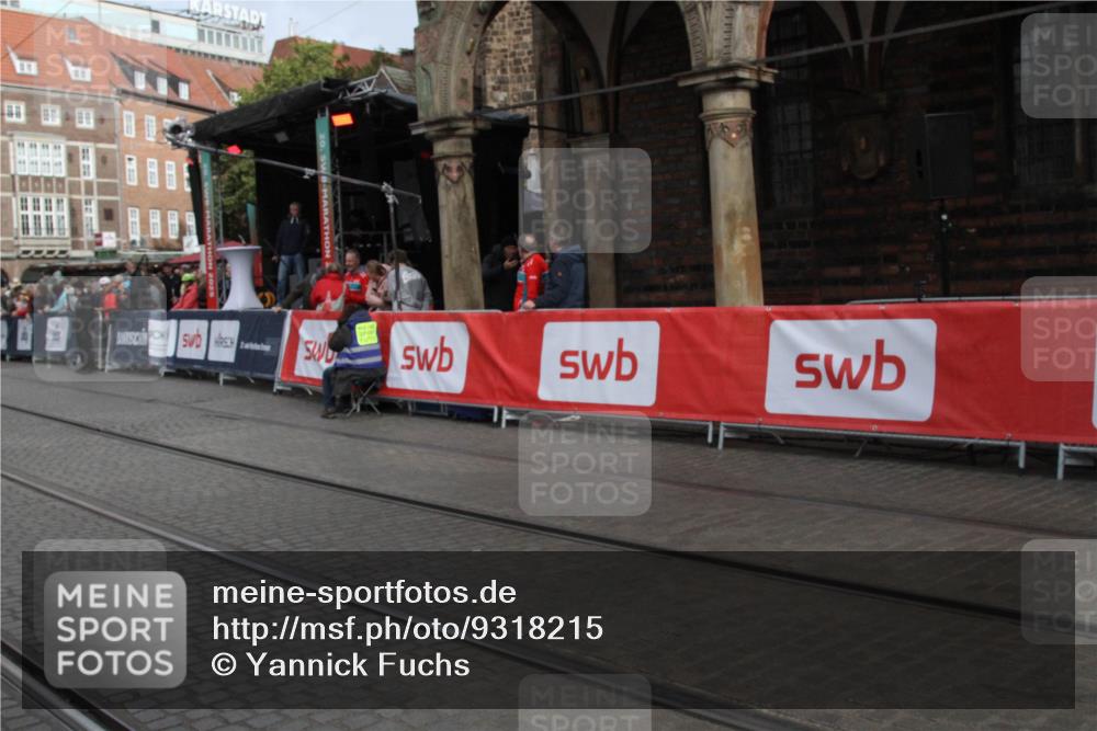 05.10.2025 - 20. swb-Marathon Bremen Yannick Fuchs http://msf.ph/oto/9318215 05.10.2025 11:18:05 Ziel 10808 meine-sportfotos.de
