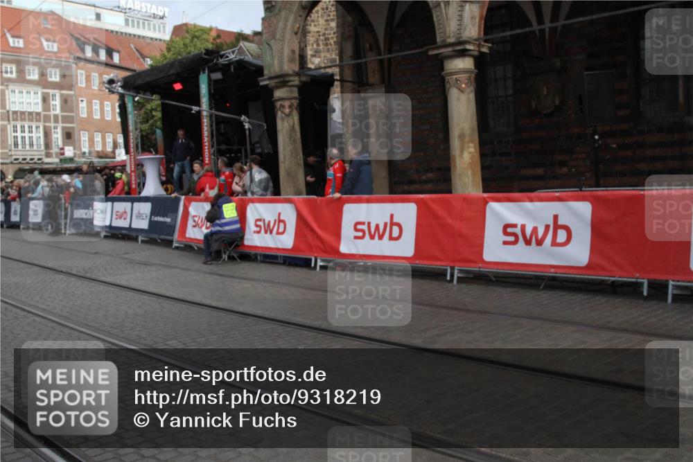 05.10.2025 - 20. swb-Marathon Bremen Yannick Fuchs http://msf.ph/oto/9318219 05.10.2025 11:18:07 Ziel 10808, 11082 meine-sportfotos.de
