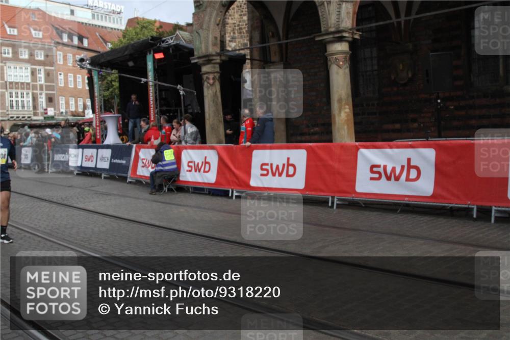 05.10.2025 - 20. swb-Marathon Bremen Yannick Fuchs http://msf.ph/oto/9318220 05.10.2025 11:18:07 Ziel 10808, 11082 meine-sportfotos.de