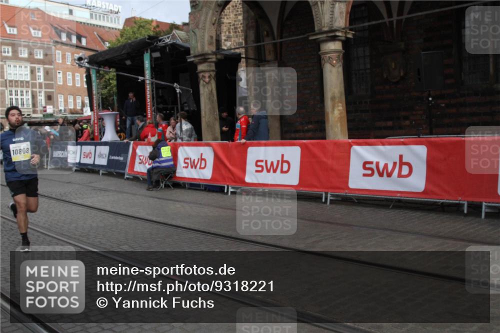 05.10.2025 - 20. swb-Marathon Bremen Yannick Fuchs http://msf.ph/oto/9318221 05.10.2025 11:18:07 Ziel 10808, 11082 meine-sportfotos.de