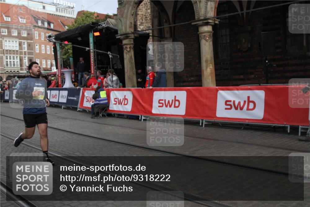 05.10.2025 - 20. swb-Marathon Bremen Yannick Fuchs http://msf.ph/oto/9318222 05.10.2025 11:18:08 Ziel 10808, 11082 meine-sportfotos.de