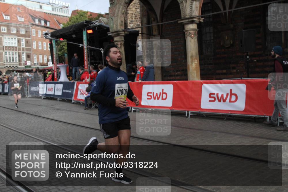 05.10.2025 - 20. swb-Marathon Bremen Yannick Fuchs http://msf.ph/oto/9318224 05.10.2025 11:18:08 Ziel 10808, 11082 meine-sportfotos.de
