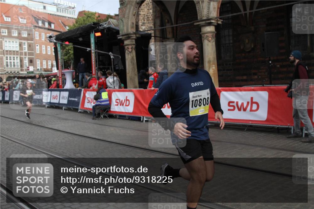 05.10.2025 - 20. swb-Marathon Bremen Yannick Fuchs http://msf.ph/oto/9318225 05.10.2025 11:18:09 Ziel 10808, 11082 meine-sportfotos.de