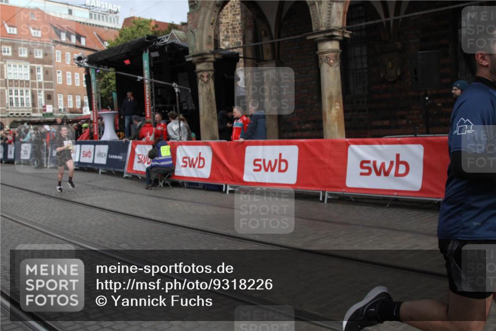05.10.2025 - 20. swb-Marathon Bremen Yannick Fuchs http://msf.ph/oto/9318226 05.10.2025 11:18:09 Ziel 10808, 11082 meine-sportfotos.de