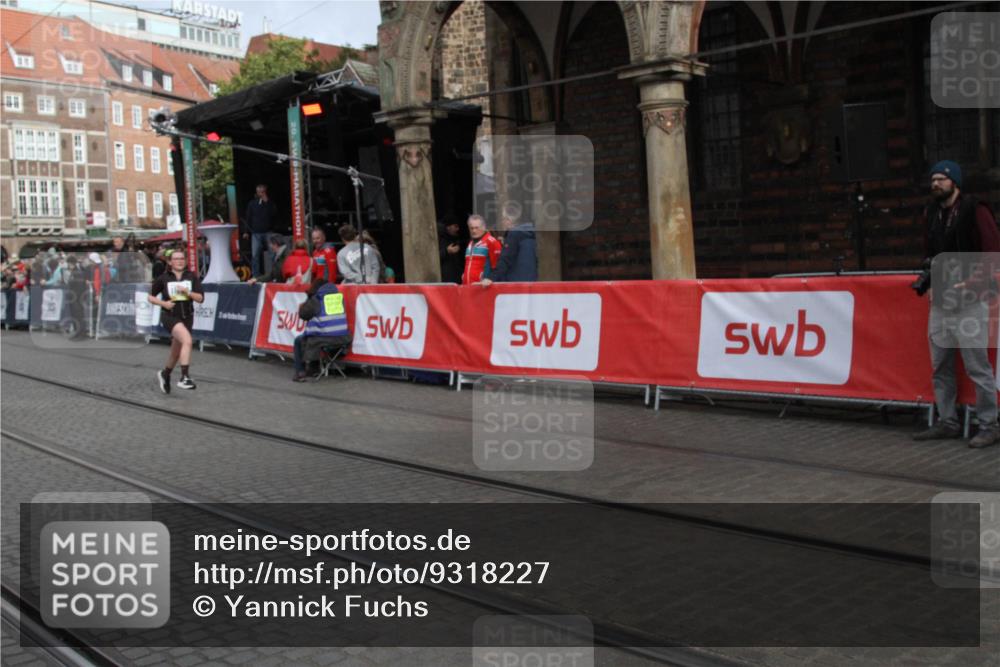 05.10.2025 - 20. swb-Marathon Bremen Yannick Fuchs http://msf.ph/oto/9318227 05.10.2025 11:18:09 Ziel 10808, 11082 meine-sportfotos.de