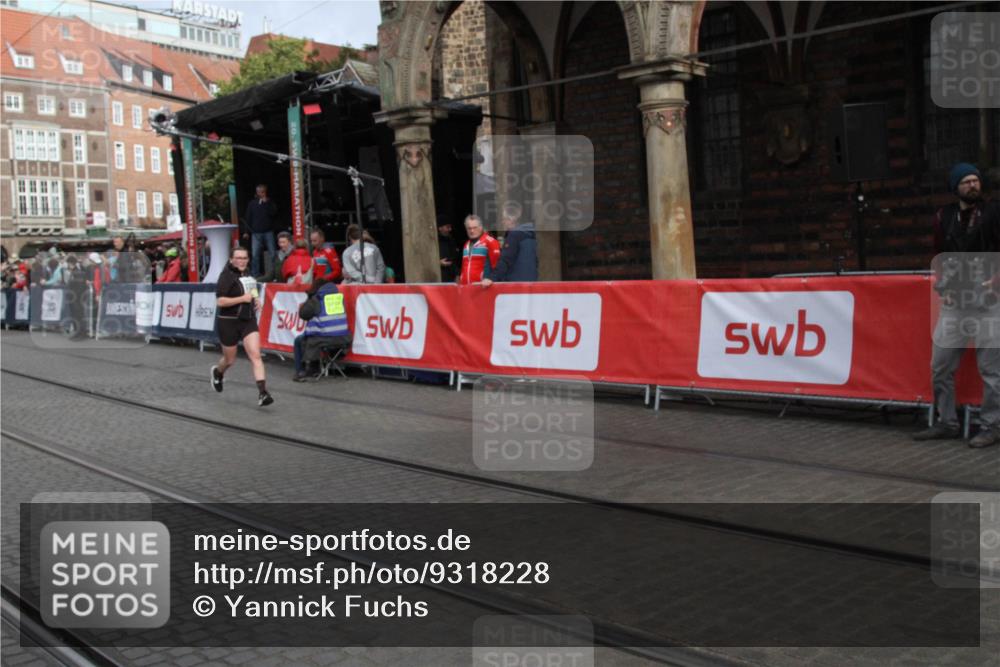 05.10.2025 - 20. swb-Marathon Bremen Yannick Fuchs http://msf.ph/oto/9318228 05.10.2025 11:18:10 Ziel 11082 meine-sportfotos.de