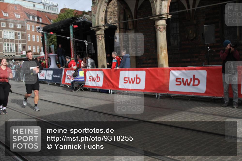 05.10.2025 - 20. swb-Marathon Bremen Yannick Fuchs http://msf.ph/oto/9318255 05.10.2025 11:18:19 Ziel 9348, 9465, 9477, 10575, 10994 meine-sportfotos.de