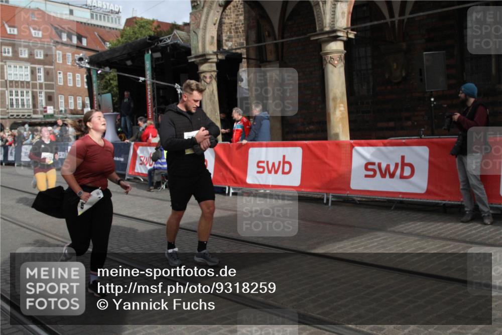 05.10.2025 - 20. swb-Marathon Bremen Yannick Fuchs http://msf.ph/oto/9318259 05.10.2025 11:18:20 Ziel 9348, 9465, 9477, 10198, 10575, 10994 meine-sportfotos.de