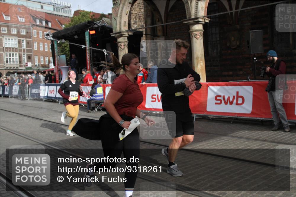 05.10.2025 - 20. swb-Marathon Bremen Yannick Fuchs http://msf.ph/oto/9318261 05.10.2025 11:18:21 Ziel 9348, 9465, 9477, 10198, 10575, 10994 meine-sportfotos.de