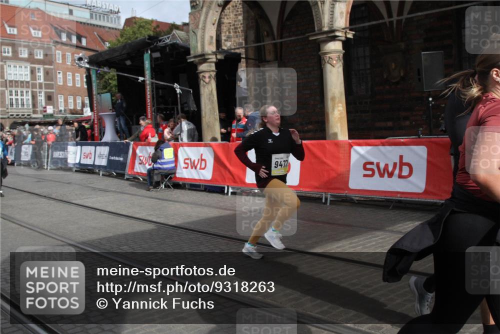 05.10.2025 - 20. swb-Marathon Bremen Yannick Fuchs http://msf.ph/oto/9318263 05.10.2025 11:18:21 Ziel 9348, 9465, 9477, 10198, 10575, 10994 meine-sportfotos.de