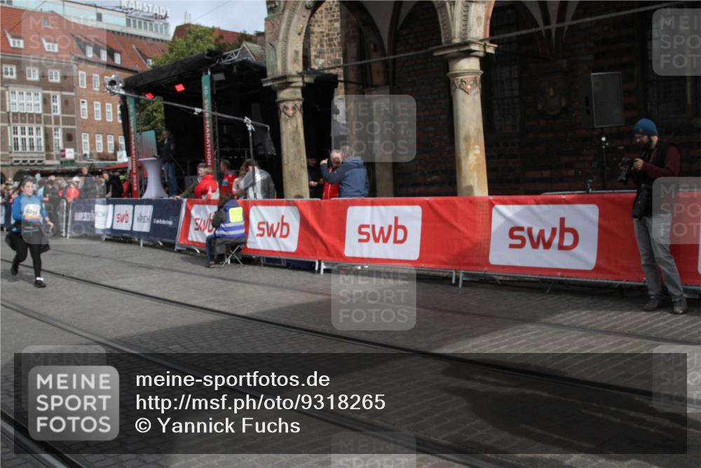 05.10.2025 - 20. swb-Marathon Bremen Yannick Fuchs http://msf.ph/oto/9318265 05.10.2025 11:18:22 Ziel 9348, 9465, 9477, 10198, 10575, 10994 meine-sportfotos.de