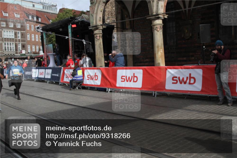 05.10.2025 - 20. swb-Marathon Bremen Yannick Fuchs http://msf.ph/oto/9318266 05.10.2025 11:18:22 Ziel 9348, 9465, 9477, 10198, 10575, 10994 meine-sportfotos.de
