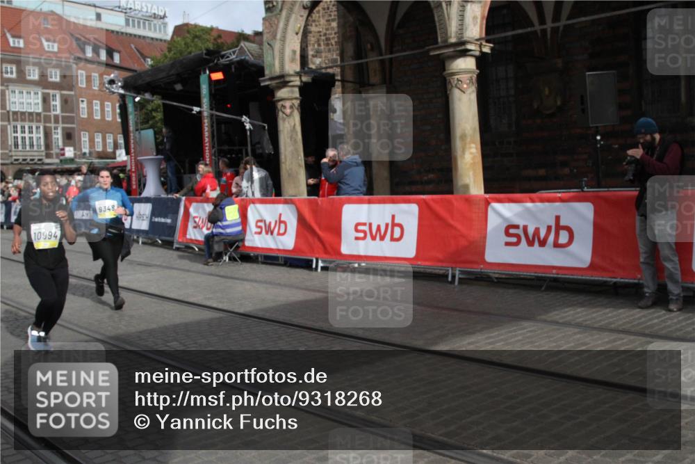 05.10.2025 - 20. swb-Marathon Bremen Yannick Fuchs http://msf.ph/oto/9318268 05.10.2025 11:18:23 Ziel 9348, 10198, 10994 meine-sportfotos.de