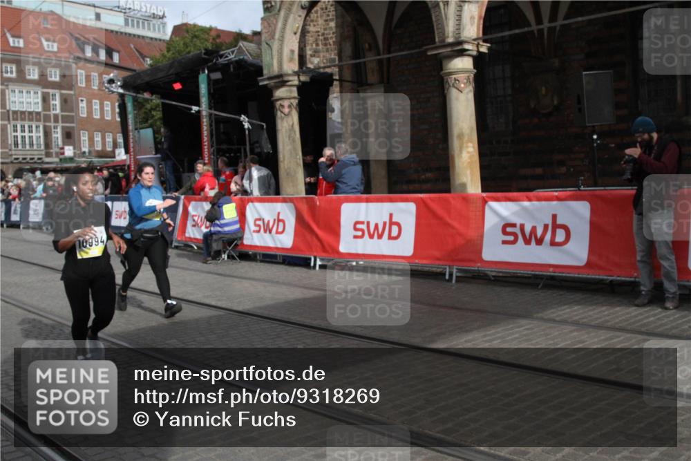 05.10.2025 - 20. swb-Marathon Bremen Yannick Fuchs http://msf.ph/oto/9318269 05.10.2025 11:18:23 Ziel 9348, 10198, 10994 meine-sportfotos.de