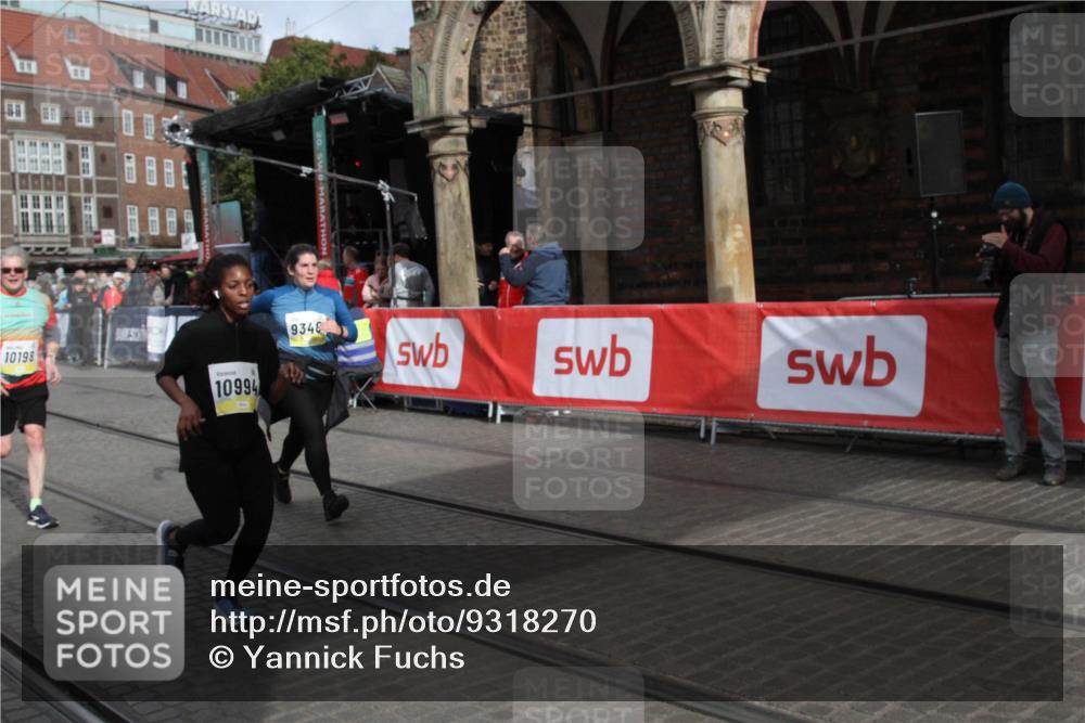 05.10.2025 - 20. swb-Marathon Bremen Yannick Fuchs http://msf.ph/oto/9318270 05.10.2025 11:18:24 Ziel 9348, 10198, 10994 meine-sportfotos.de