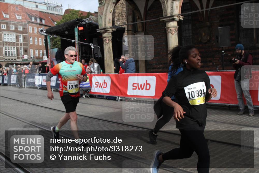 05.10.2025 - 20. swb-Marathon Bremen Yannick Fuchs http://msf.ph/oto/9318273 05.10.2025 11:18:25 Ziel 9348, 10198, 10994 meine-sportfotos.de