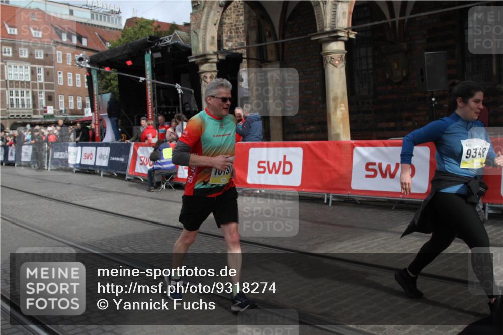 05.10.2025 - 20. swb-Marathon Bremen Yannick Fuchs http://msf.ph/oto/9318274 05.10.2025 11:18:25 Ziel 9348, 10198, 10994 meine-sportfotos.de