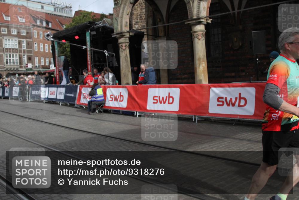 05.10.2025 - 20. swb-Marathon Bremen Yannick Fuchs http://msf.ph/oto/9318276 05.10.2025 11:18:26 Ziel 10198, 10795 meine-sportfotos.de