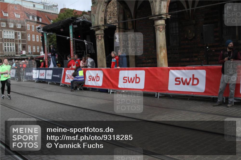 05.10.2025 - 20. swb-Marathon Bremen Yannick Fuchs http://msf.ph/oto/9318285 05.10.2025 11:18:29 Ziel 10795, 11043 meine-sportfotos.de