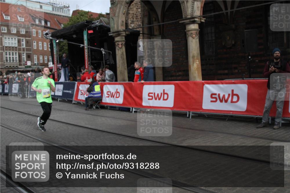 05.10.2025 - 20. swb-Marathon Bremen Yannick Fuchs http://msf.ph/oto/9318288 05.10.2025 11:18:30 Ziel 10795, 11043 meine-sportfotos.de