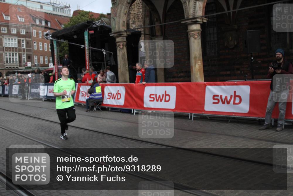 05.10.2025 - 20. swb-Marathon Bremen Yannick Fuchs http://msf.ph/oto/9318289 05.10.2025 11:18:30 Ziel 10795, 11043 meine-sportfotos.de