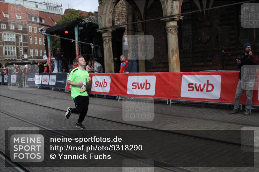 05.10.2025 - 20. swb-Marathon Bremen Yannick Fuchs http://msf.ph/oto/9318290 05.10.2025 11:18:30 Ziel 10795, 11043 meine-sportfotos.de