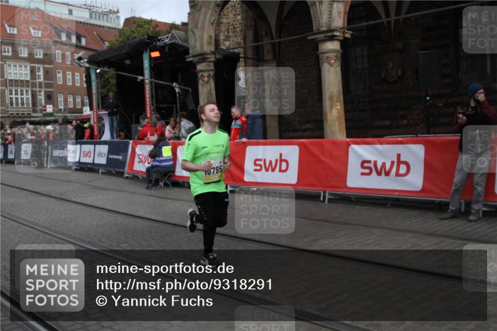 05.10.2025 - 20. swb-Marathon Bremen Yannick Fuchs http://msf.ph/oto/9318291 05.10.2025 11:18:31 Ziel 10795, 11043 meine-sportfotos.de