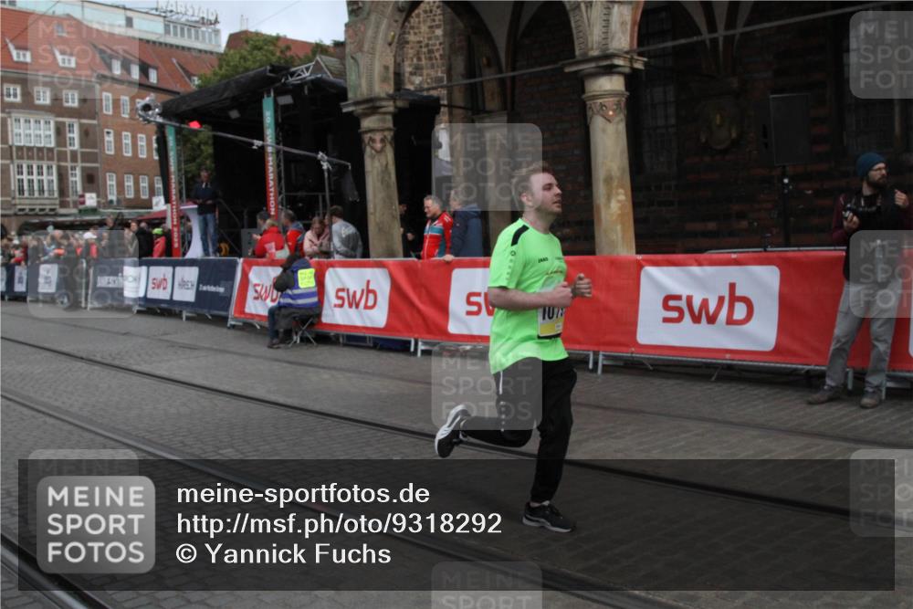 05.10.2025 - 20. swb-Marathon Bremen Yannick Fuchs http://msf.ph/oto/9318292 05.10.2025 11:18:31 Ziel 10795, 11043 meine-sportfotos.de