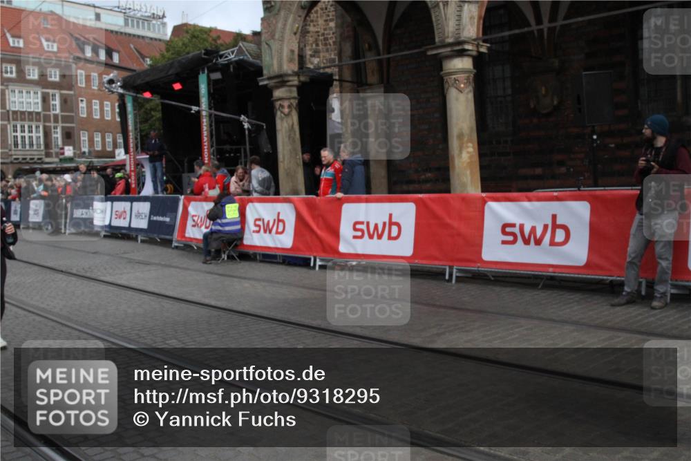 05.10.2025 - 20. swb-Marathon Bremen Yannick Fuchs http://msf.ph/oto/9318295 05.10.2025 11:18:32 Ziel 10795, 11043 meine-sportfotos.de