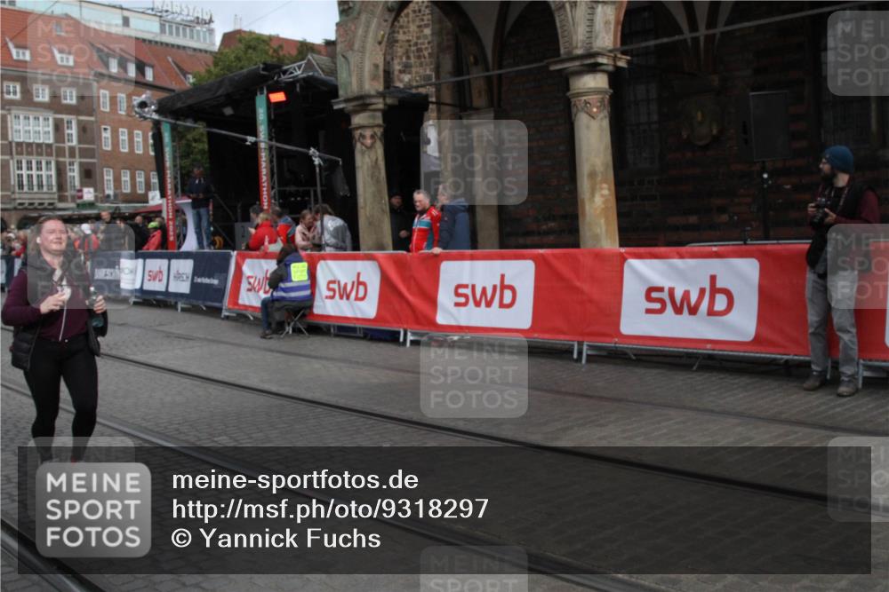 05.10.2025 - 20. swb-Marathon Bremen Yannick Fuchs http://msf.ph/oto/9318297 05.10.2025 11:18:33 Ziel 11043 meine-sportfotos.de