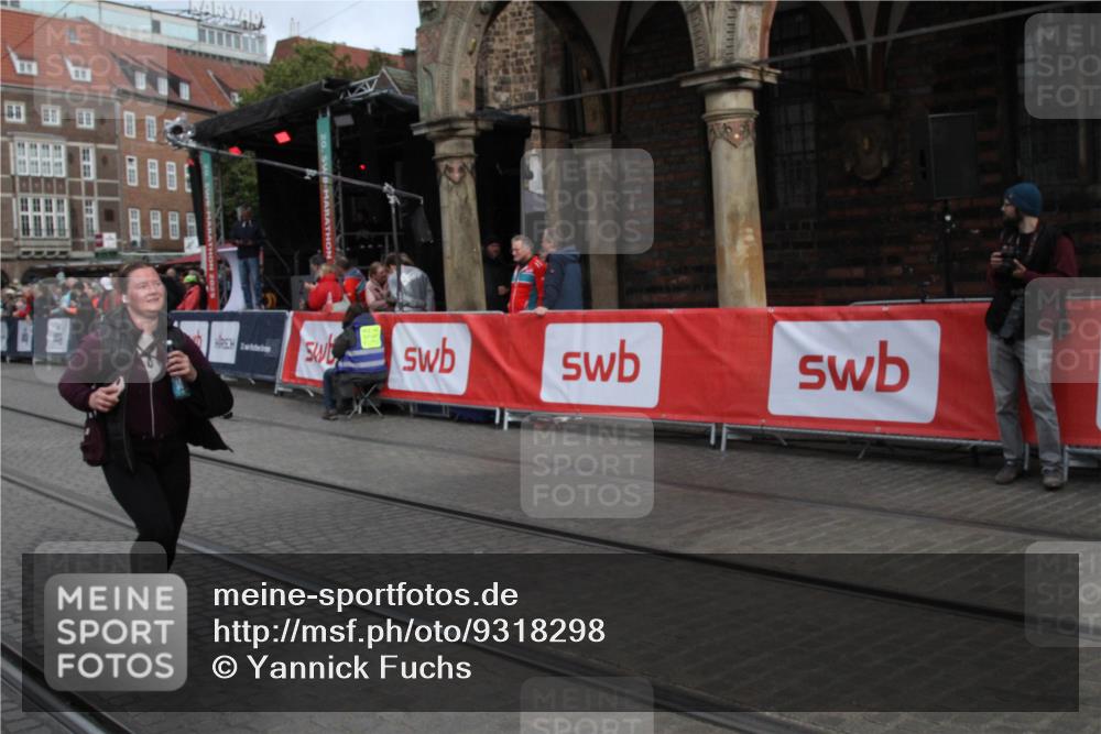 05.10.2025 - 20. swb-Marathon Bremen Yannick Fuchs http://msf.ph/oto/9318298 05.10.2025 11:18:33 Ziel 11043 meine-sportfotos.de