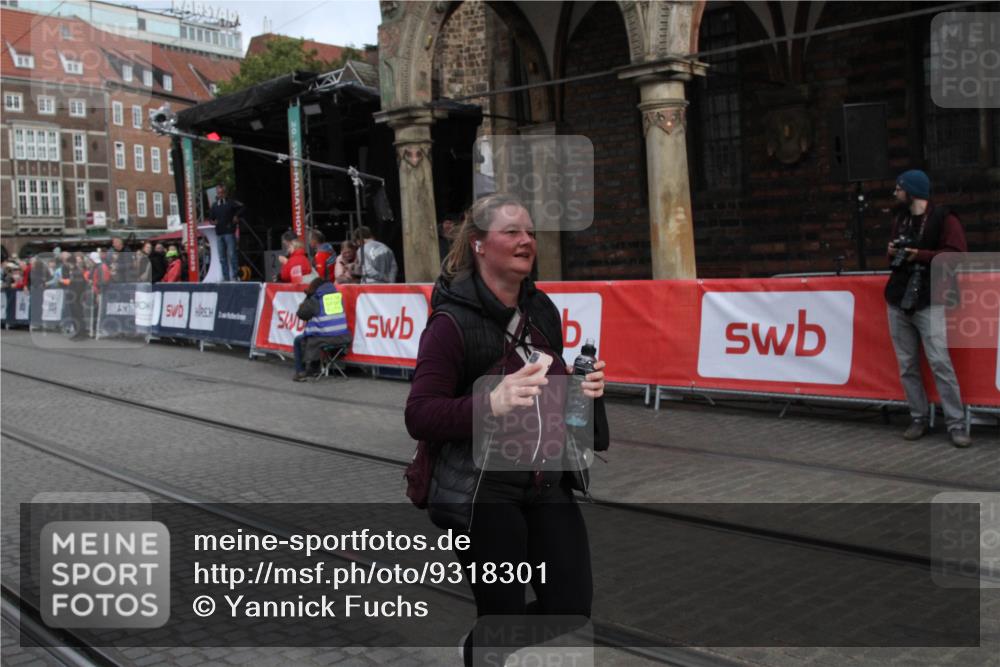 05.10.2025 - 20. swb-Marathon Bremen Yannick Fuchs http://msf.ph/oto/9318301 05.10.2025 11:18:34 Ziel 10076, 11043, 11690 meine-sportfotos.de