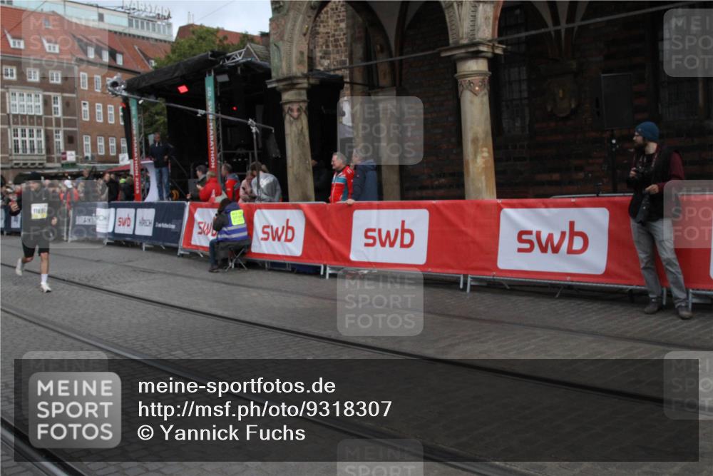 05.10.2025 - 20. swb-Marathon Bremen Yannick Fuchs http://msf.ph/oto/9318307 05.10.2025 11:18:36 Ziel 10076, 11690 meine-sportfotos.de