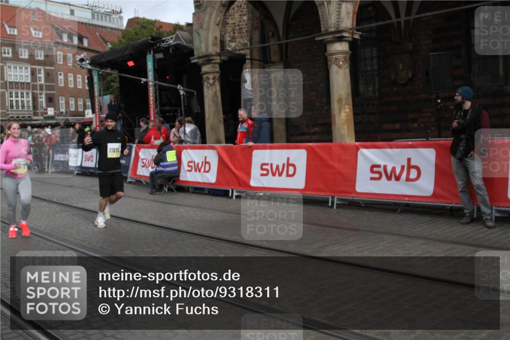 05.10.2025 - 20. swb-Marathon Bremen Yannick Fuchs http://msf.ph/oto/9318311 05.10.2025 11:18:37 Ziel 10076, 10472, 11690 meine-sportfotos.de